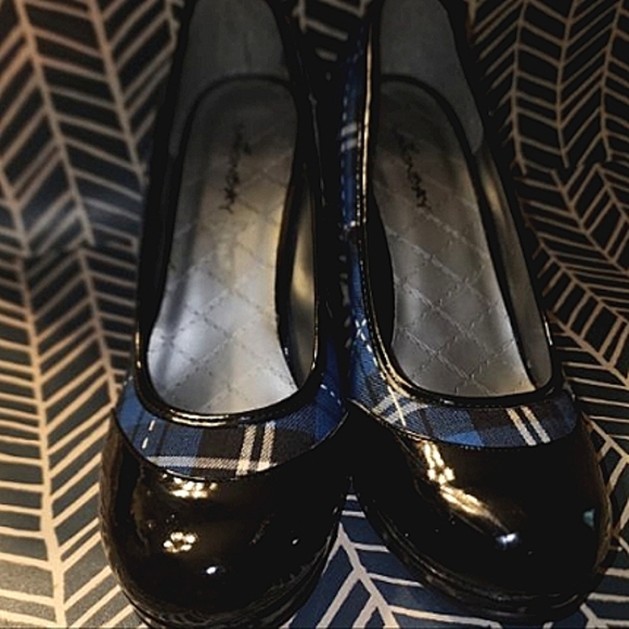 🔥💃 UNIONBAY Black with Blue Plaid Heeled Shoe, Size 8M (US) 💃🔥 - Picture 3 of 3